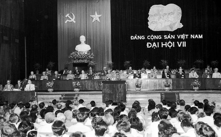 Đại hội đại biểu toàn quốc lần thứ VII của Đảng họp tại Thủ đô Hà Nội từ ngày 24 - 27/6/1991.